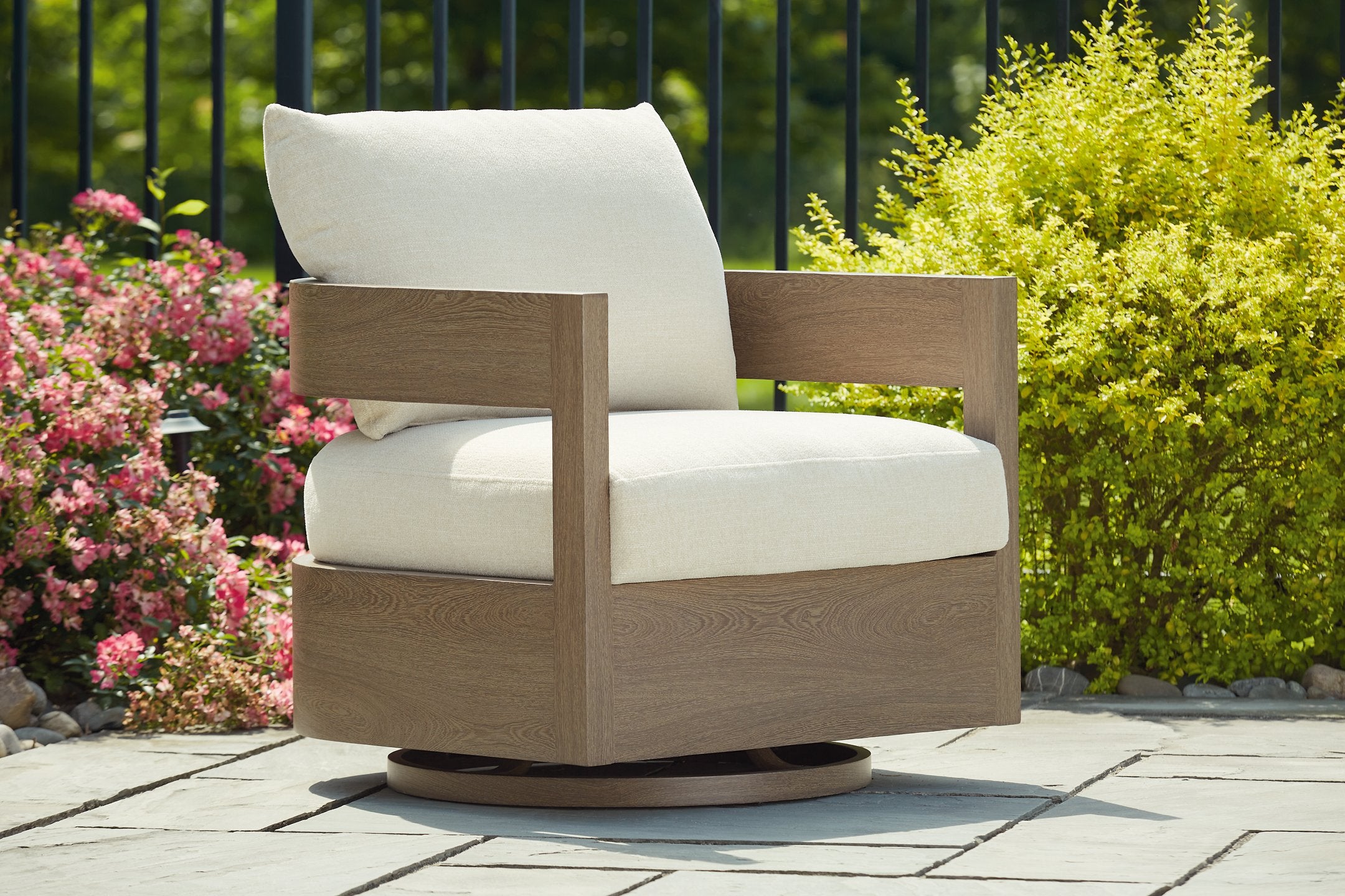 Serene Bay Outdoor Swivel Glider Chair with Cushion